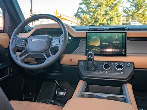 New 2025 Land Rover Defender 110 X image 39