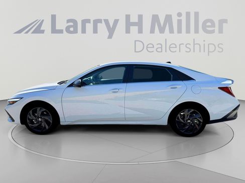 New 2026 Hyundai Elantra SEL Sport Premium FWD image 3