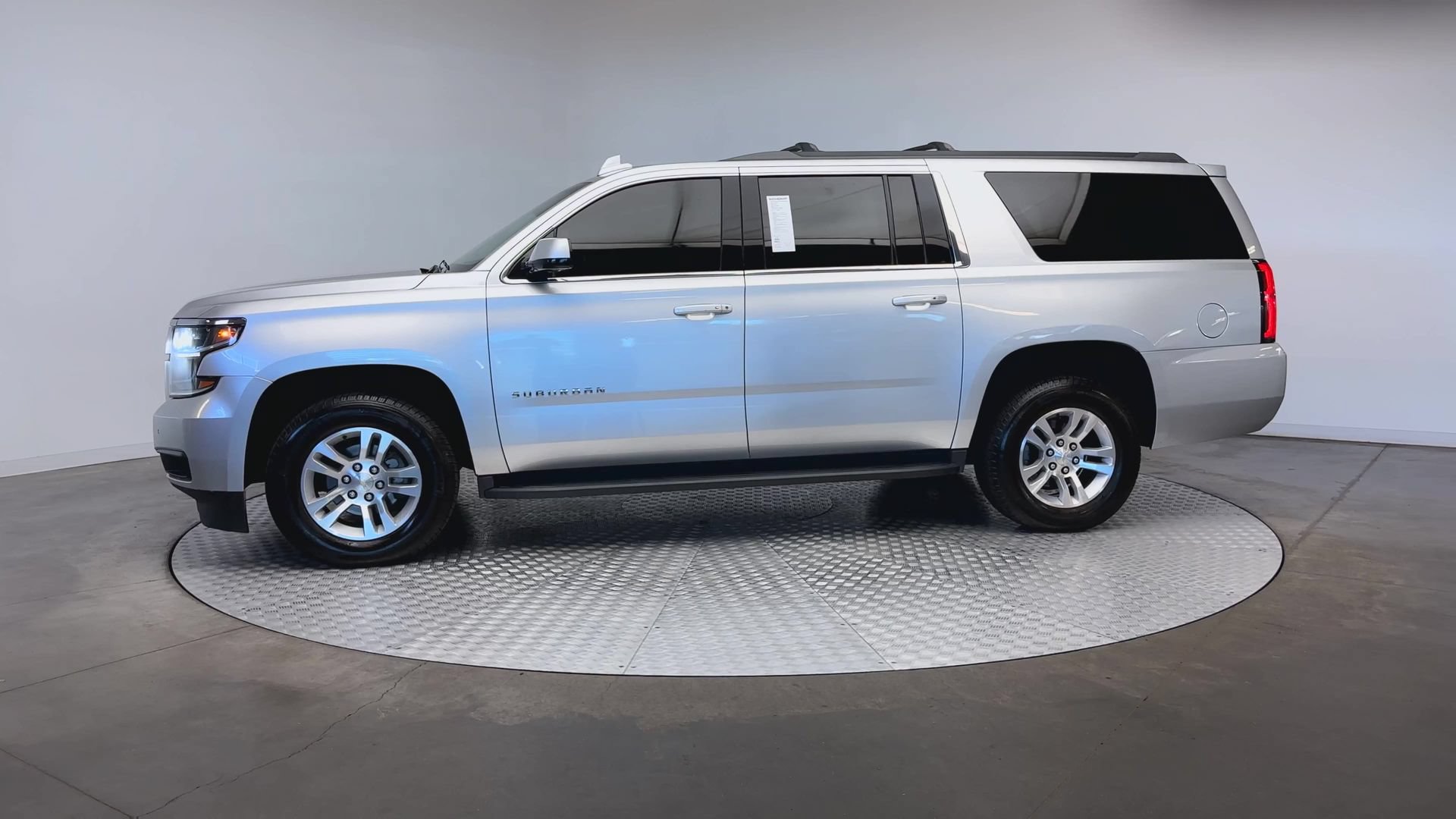 Used 2018 Chevrolet Suburban LT AWD/4WD image 5