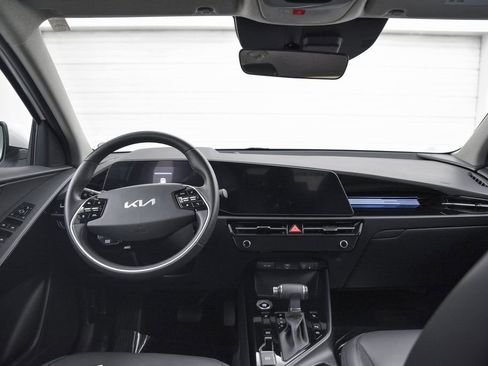 Used 2023 Kia Niro EX image 25
