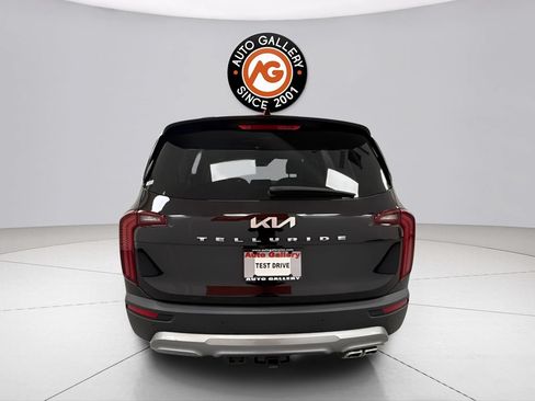 Used 2022 Kia Telluride EX w/ EX Premium Package FWD image 4