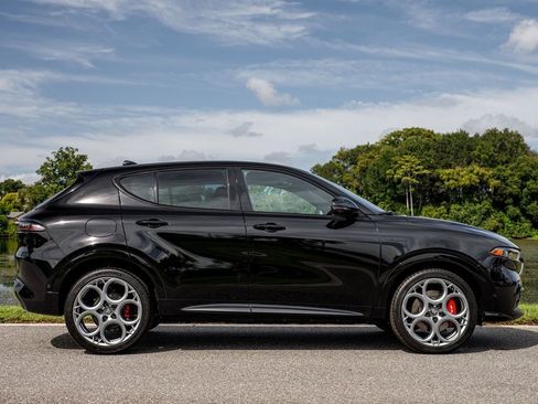 New 2025 Alfa Romeo Tonale w/ Premium Package image 5