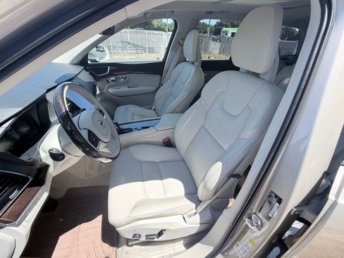 Used 2016 Volvo XC90 T6 Momentum w/ Momentum Plus Package AWD/4WD image 8