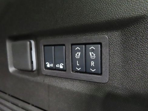 Used 2025 GMC Yukon Elevation w/ Elevation Premium Package image 48