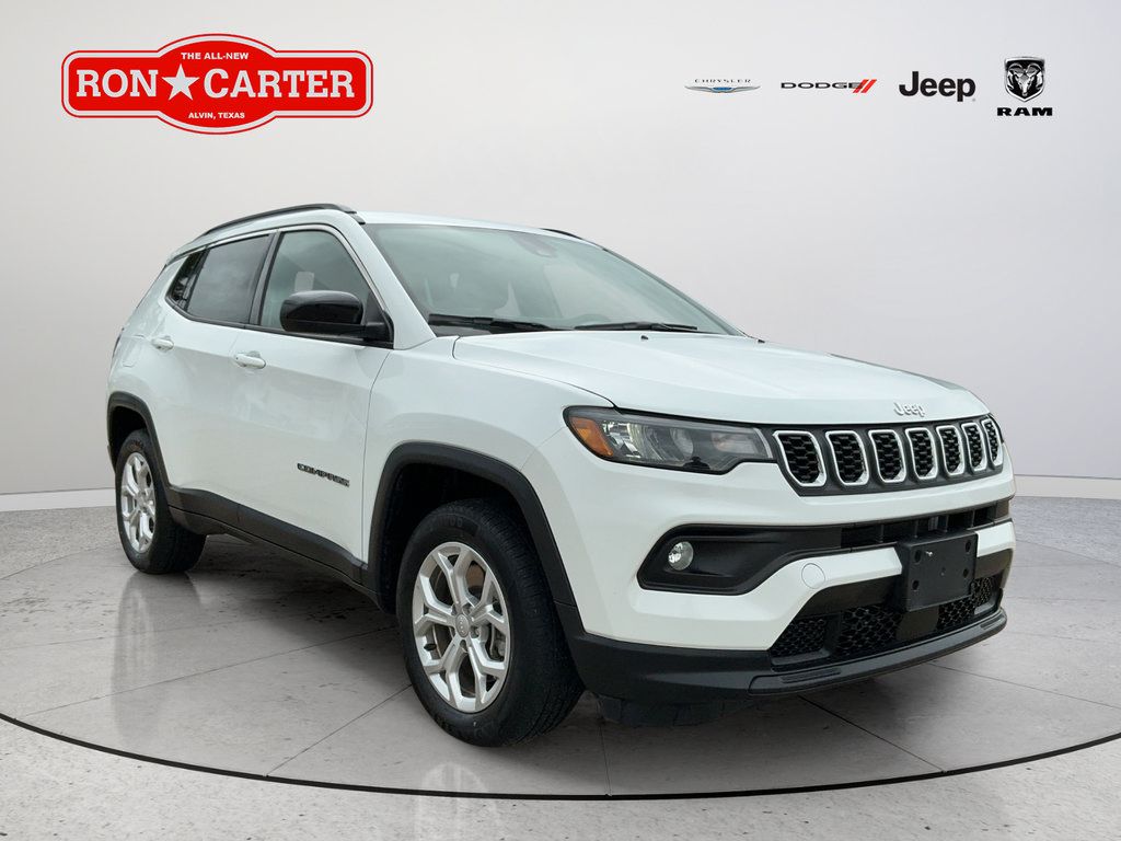 Used 2024 Jeep Compass Latitude AWD/4WD image 1