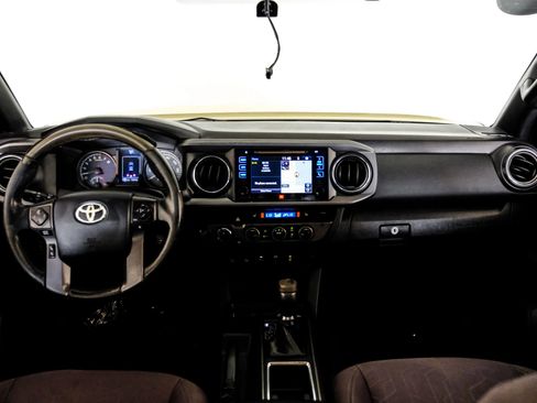 Used 2017 Toyota Tacoma TRD Off-Road image 14