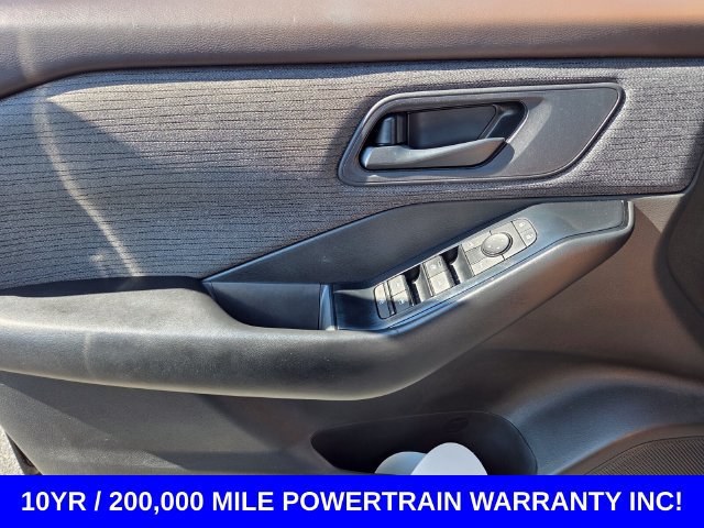 Used 2023 Nissan Rogue S AWD/4WD image 27