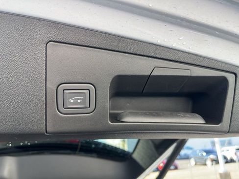 Used 2023 Cadillac XT5 Sportv w/ Technology Package image 9