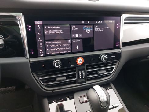 Certified 2026 Porsche Macan AWD/4WD image 22