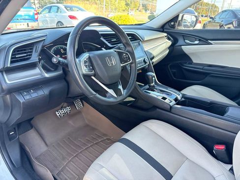 Used 2019 Honda Civic Touring image 10