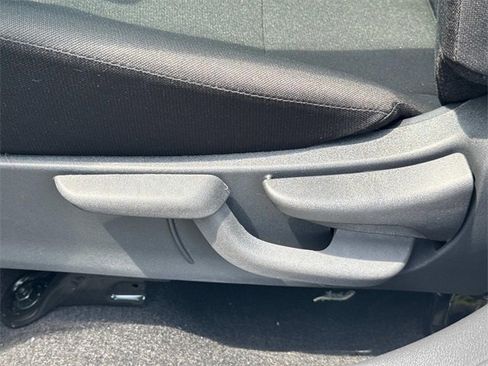 New 2025 Nissan Kicks Play S image 18