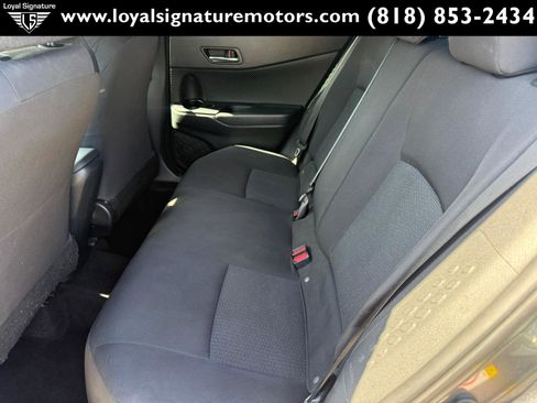 Used 2018 Toyota C-HR XLE FWD image 12