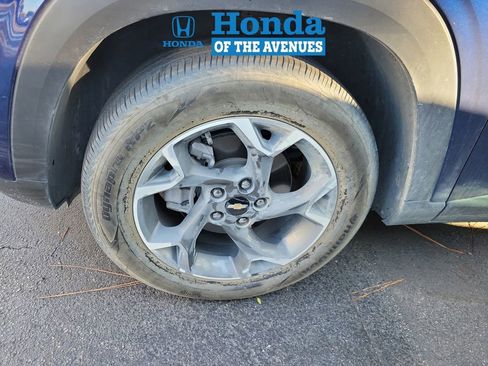 Used 2024 Chevrolet Trax LT w/ Driver Confidence Package FWD image 4