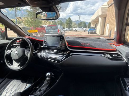 Used 2019 Toyota C-HR XLE FWD image 28