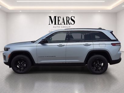 Used 2025 Jeep Grand Cherokee Altitude