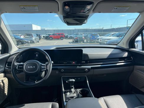 Used 2026 Kia Carnival FWD image 35