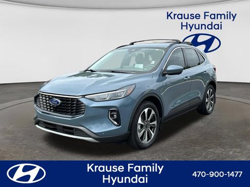 Used 2023 Ford Escape Platinum w/ Premium Technology Package AWD/4WD image 3