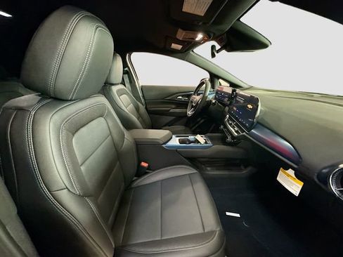 New 2026 Chevrolet Equinox EV LT image 28