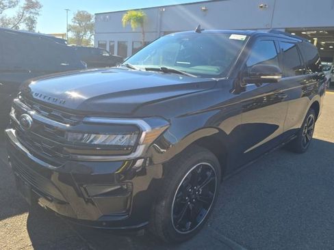 Used 2022 Ford Expedition Limited image 1