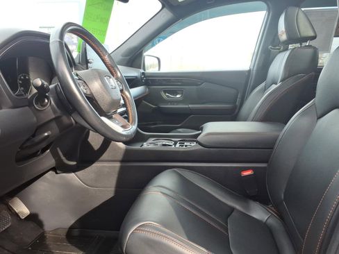 Used 2025 Honda Pilot TrailSport image 6