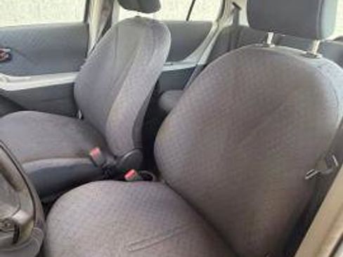 Used 2009 Toyota Yaris 4-Door Hatchback FWD image 2