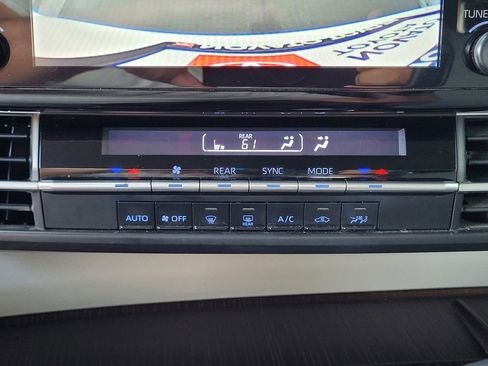 Used 2021 Toyota Sienna LE FWD image 19