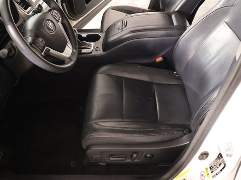 Used 2015 Toyota Highlander XLE FWD image 11