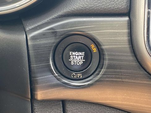 Used 2019 Jeep Grand Cherokee Laredo RWD image 23