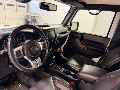 Used 2018 Jeep Wrangler Sport AWD/4WD image 14