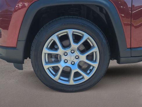 Used 2022 Jeep Compass Latitude AWD/4WD image 10