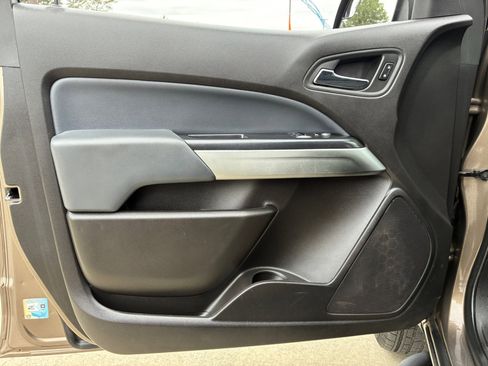 Used 2016 Chevrolet Colorado LT w/ LT Convenience Package image 9