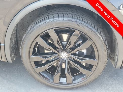 Used 2021 Volkswagen Tiguan SE R-Line AWD/4WD image 29