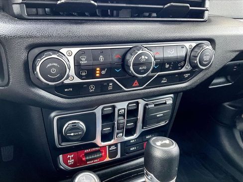 Used 2024 Jeep Wrangler Unlimited Sport AWD/4WD image 26