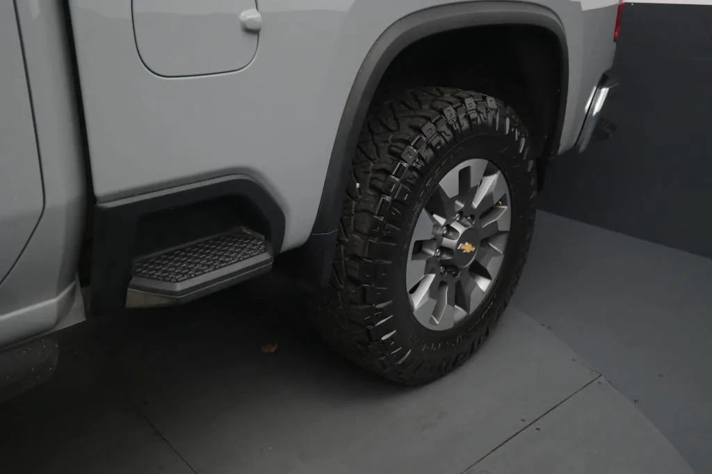 Used 2024 Chevrolet Silverado 2500 LT AWD/4WD image 17