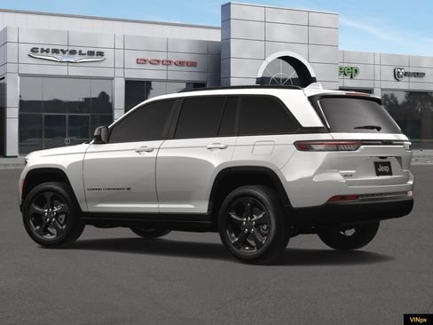 New 2025 Jeep Grand Cherokee Altitude image 4