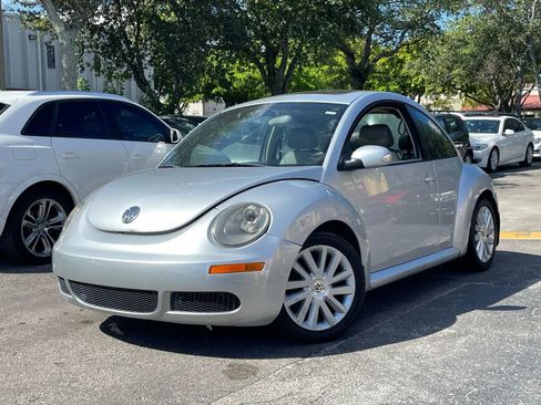 Used 2008 Volkswagen Beetle S image 2