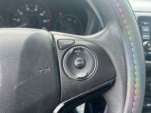 Used 2018 Honda HR-V LX image 9