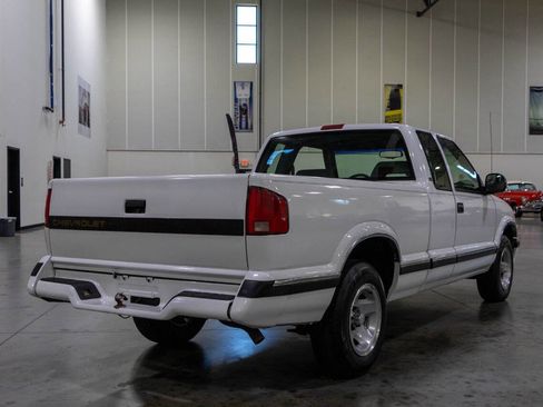 Used 1995 Chevrolet S10 Pickup LS RWD image 6