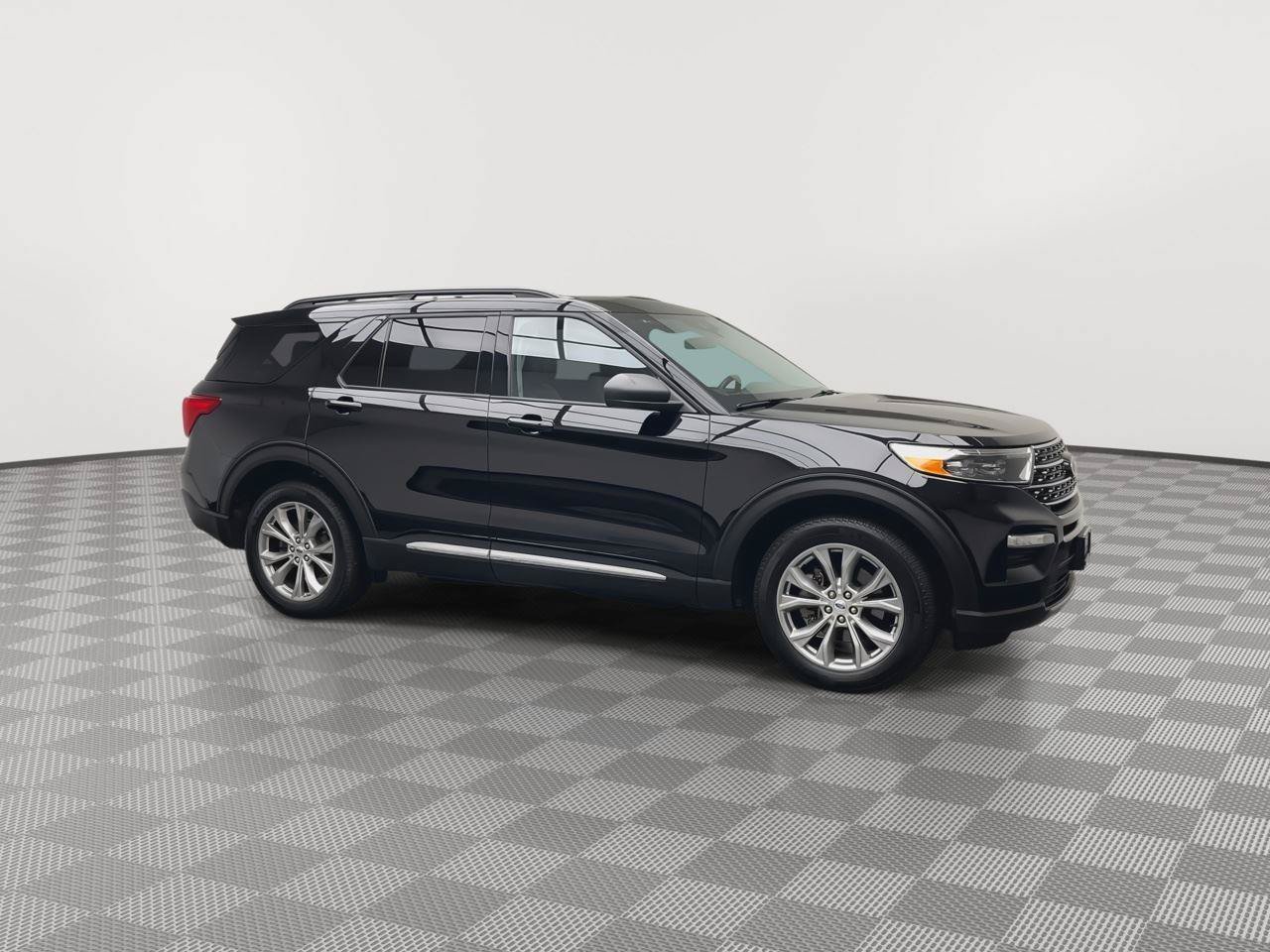 Certified 2023 Ford Explorer XLT w/ Equipment Group 202A AWD/4WD image 43