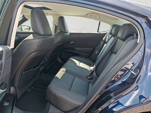 Used 2024 Lexus ES 350 w/ Premium Package FWD image 8