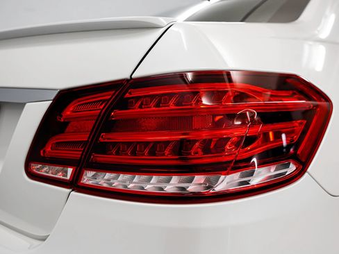 Used 2015 Mercedes-Benz E 400 Sedan image 42
