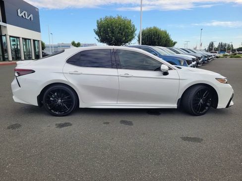 Used 2024 Toyota Camry XSE FWD image 3