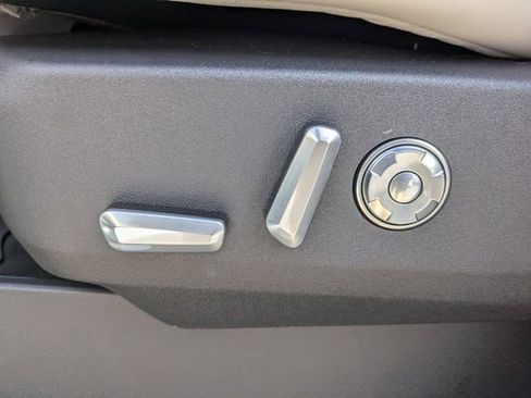 New 2025 Lincoln Navigator Reserve image 17