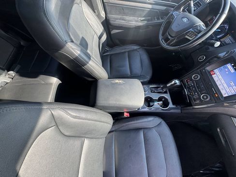 Used 2018 Ford Explorer XLT w/ Equipment Group 202A AWD/4WD image 35