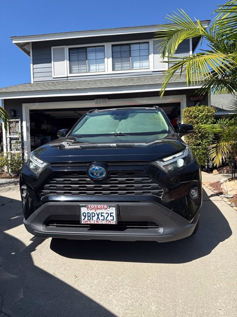Used 2022 Toyota RAV4 XLE Premium AWD/4WD image 2