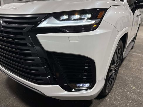 Certified 2025 Lexus LX 700h Luxury image 9
