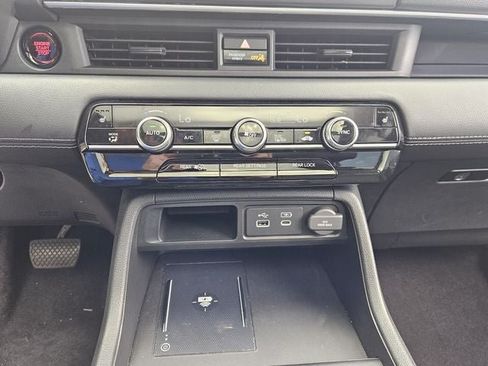 Used 2024 Honda Pilot Touring image 22