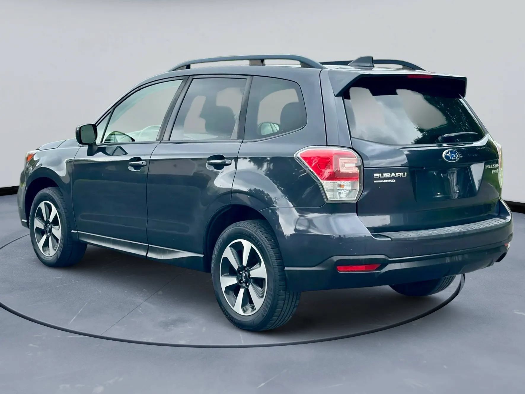 Used 2017 Subaru Forester 2.5i Premium w/ Popular Package #2A AWD/4WD image 4