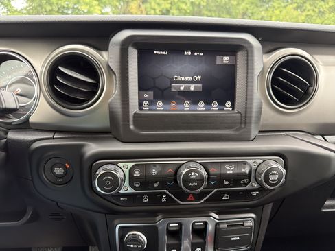 Used 2021 Jeep Wrangler Willys AWD/4WD image 19