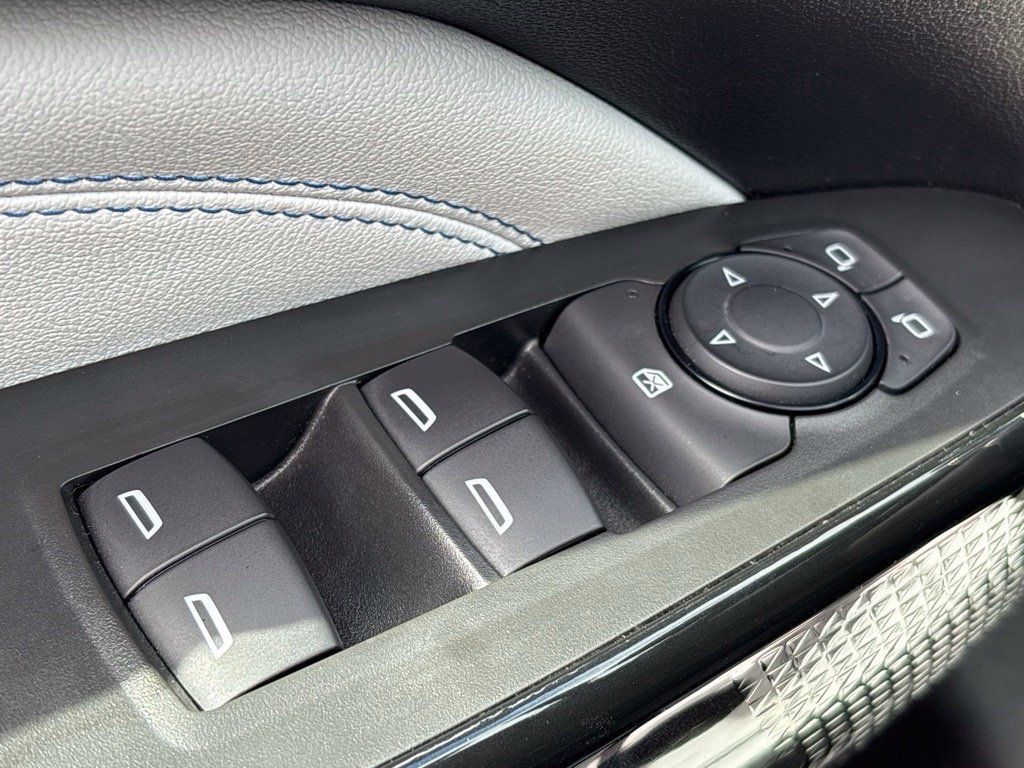 Used 2025 Chevrolet Trax LT FWD image 18